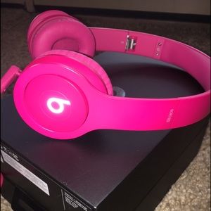 beats hot pink headphones